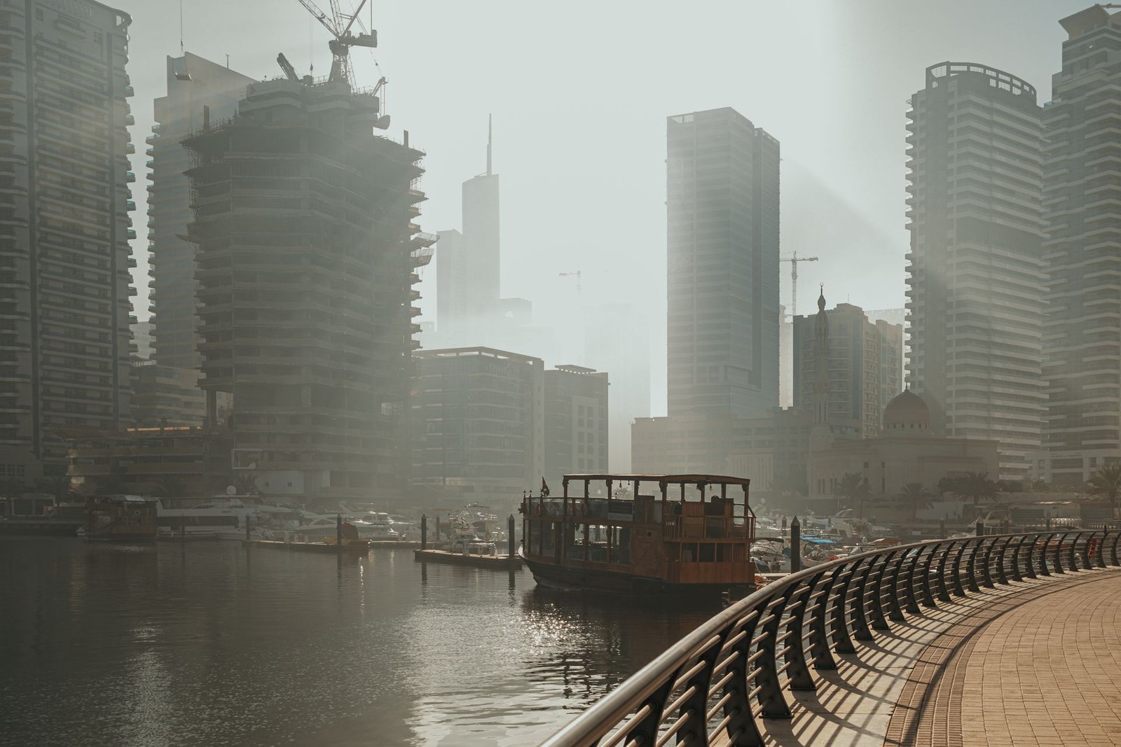 jobs in dubai for freshers starting their first Gulf career